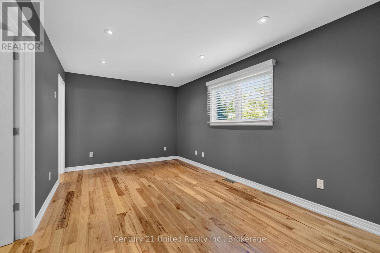 825 SOUTHVIEW DRIVE - 13
