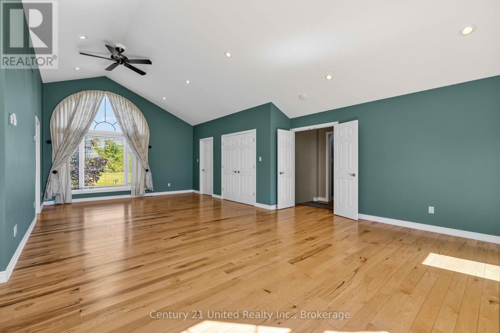 825 SOUTHVIEW DRIVE - 17