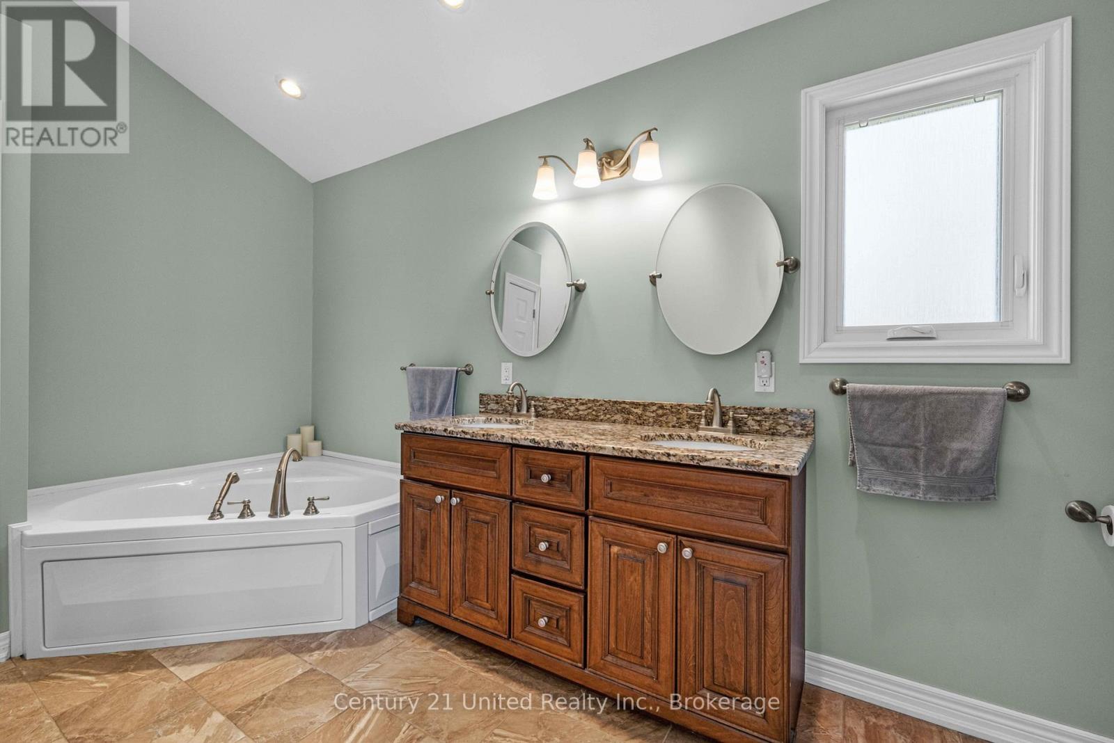 825 SOUTHVIEW DRIVE - 19