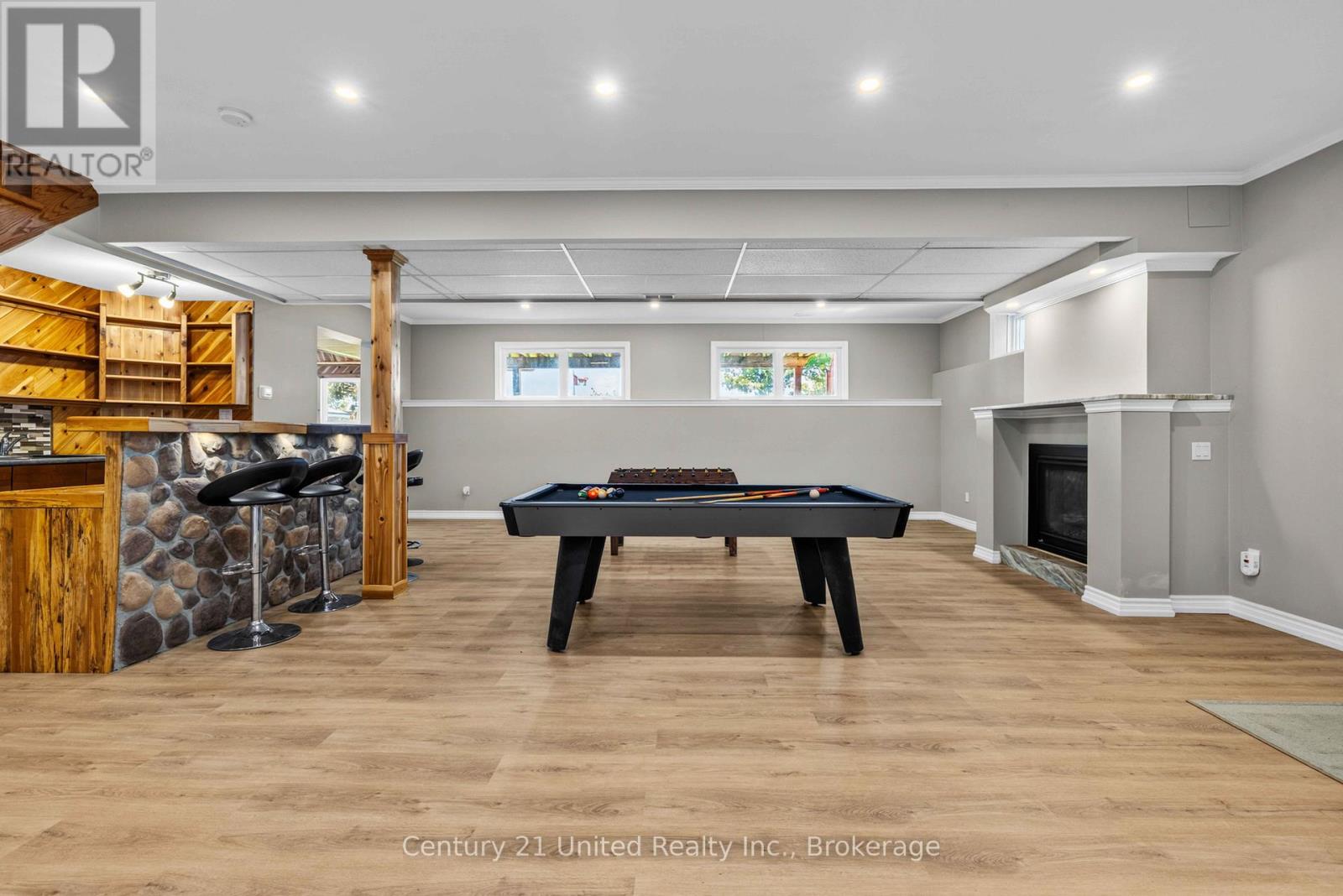 825 SOUTHVIEW DRIVE - 24