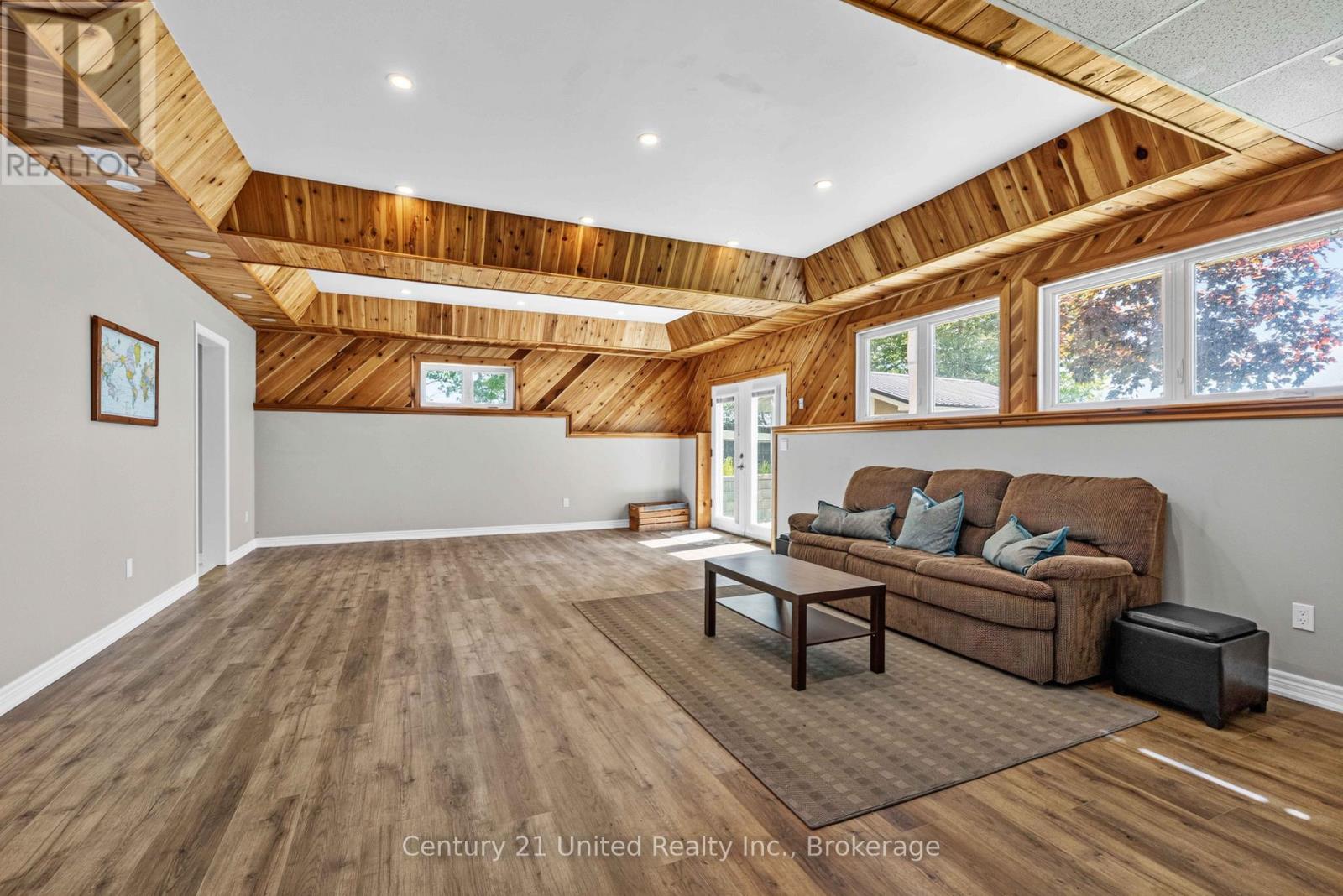 825 SOUTHVIEW DRIVE - 27