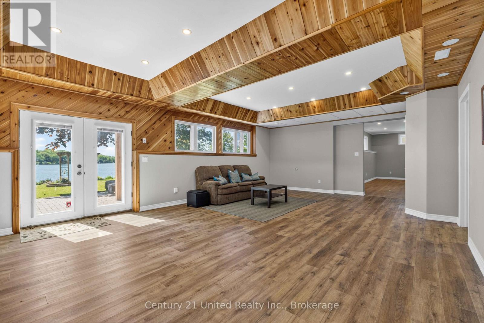 825 SOUTHVIEW DRIVE - 28