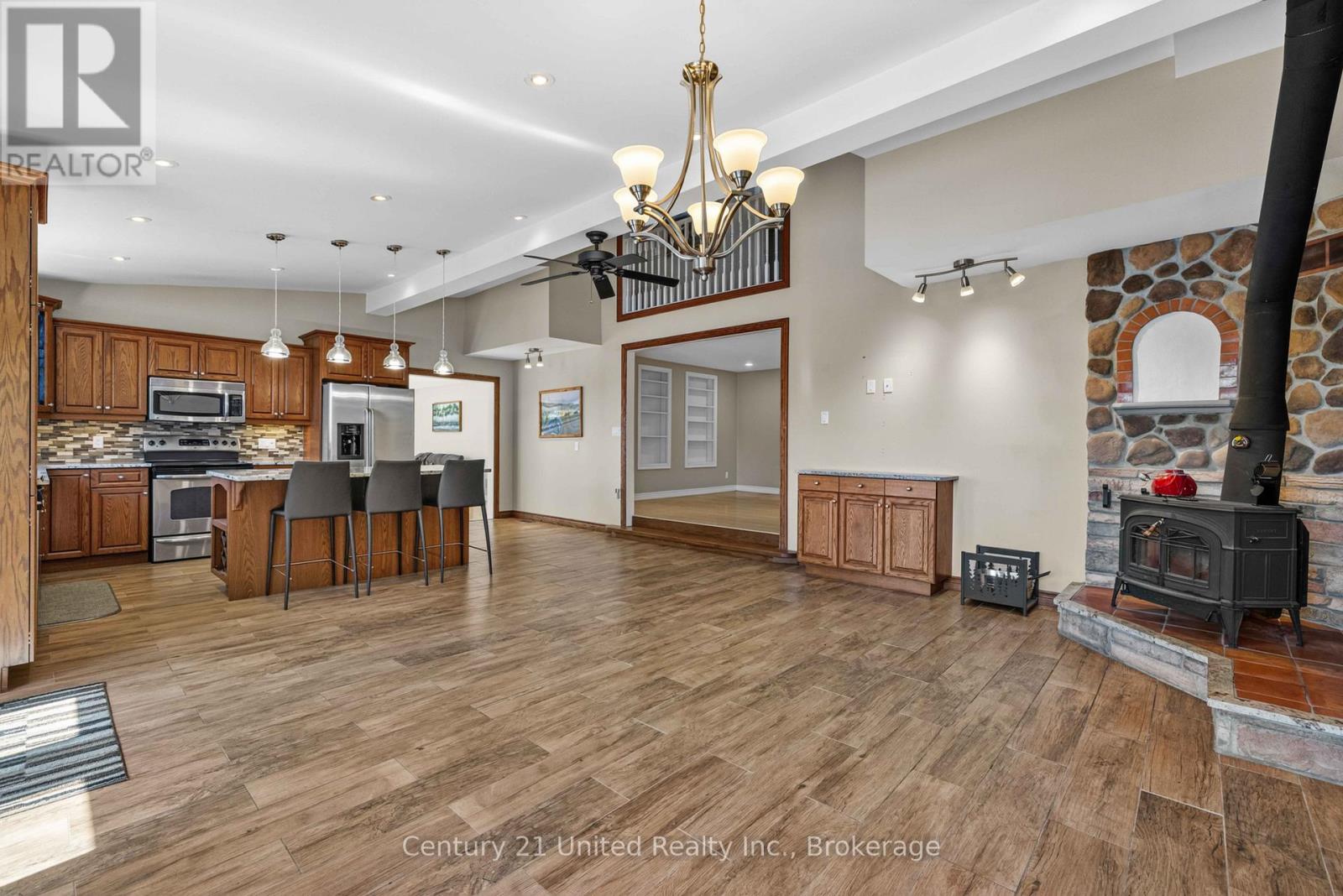 825 SOUTHVIEW DRIVE - 7