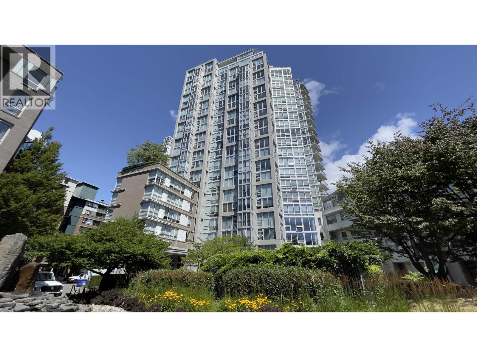 605 1228 MARINASIDE CRESCENT