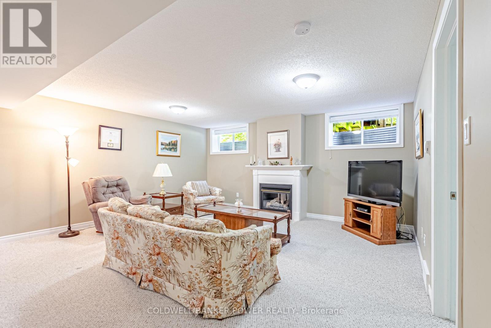 #28 572 THISTLEWOOD DRIVE - 25