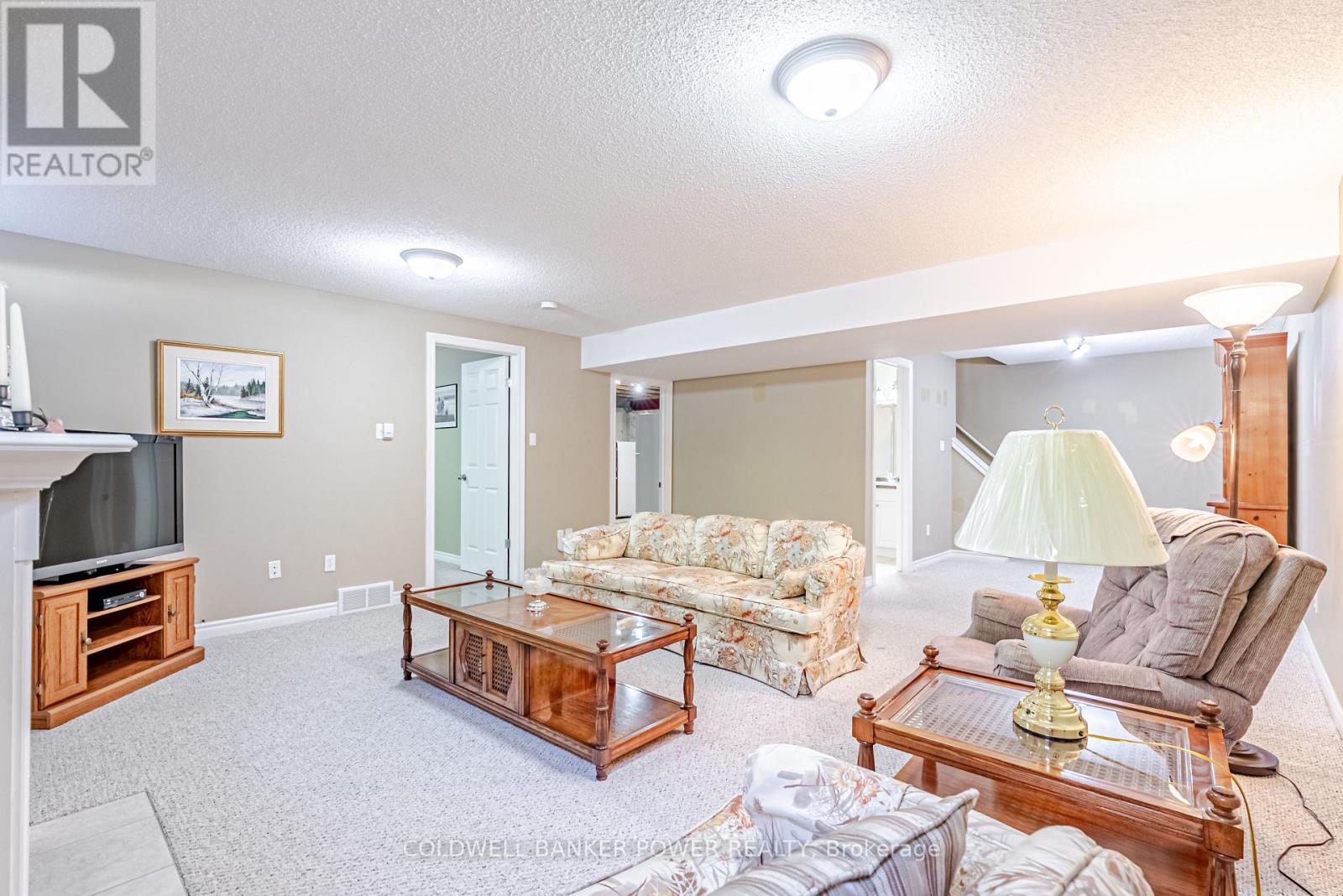 #28 572 THISTLEWOOD DRIVE - 26