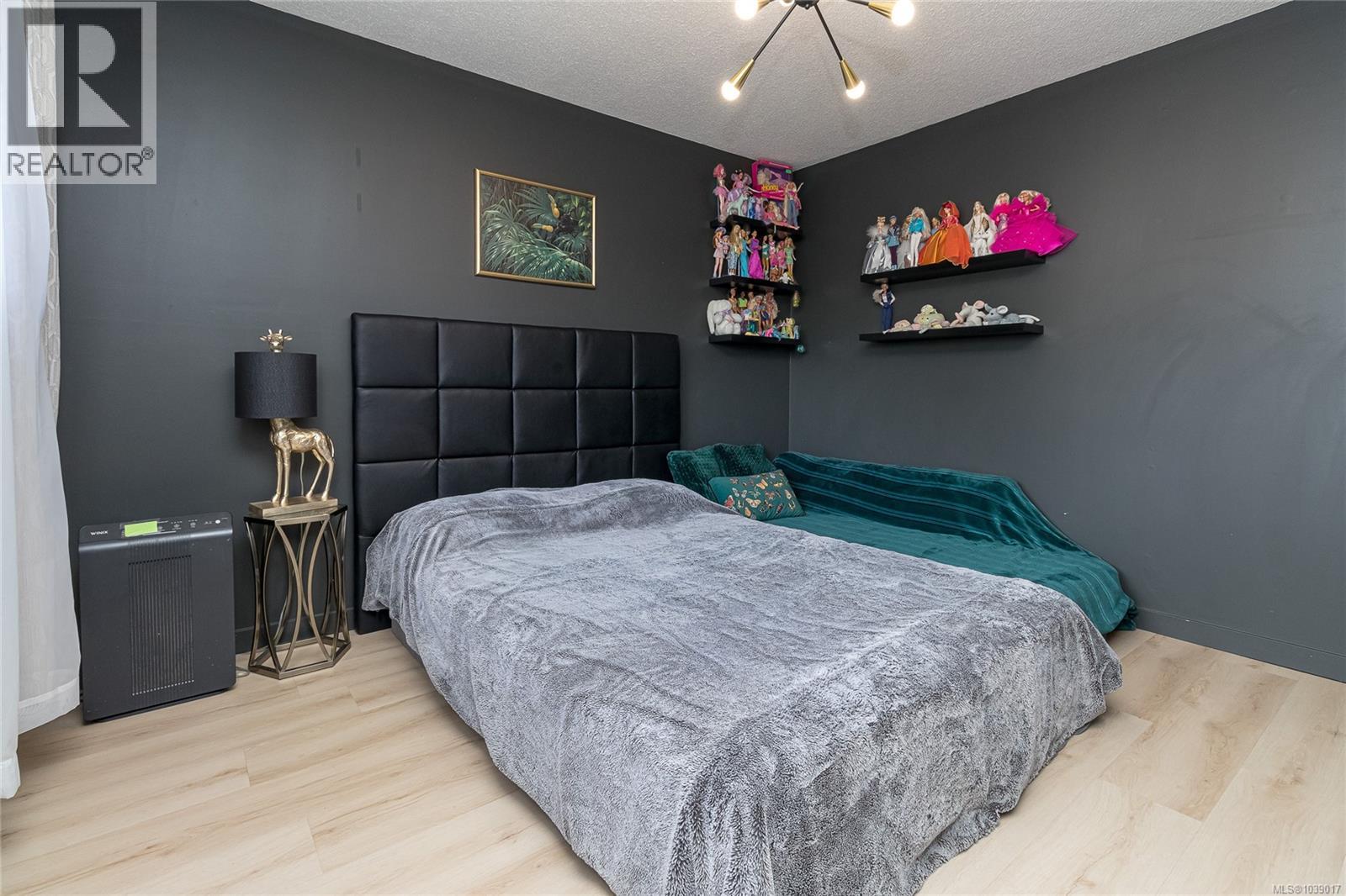 #205 3160 Irma St - 22