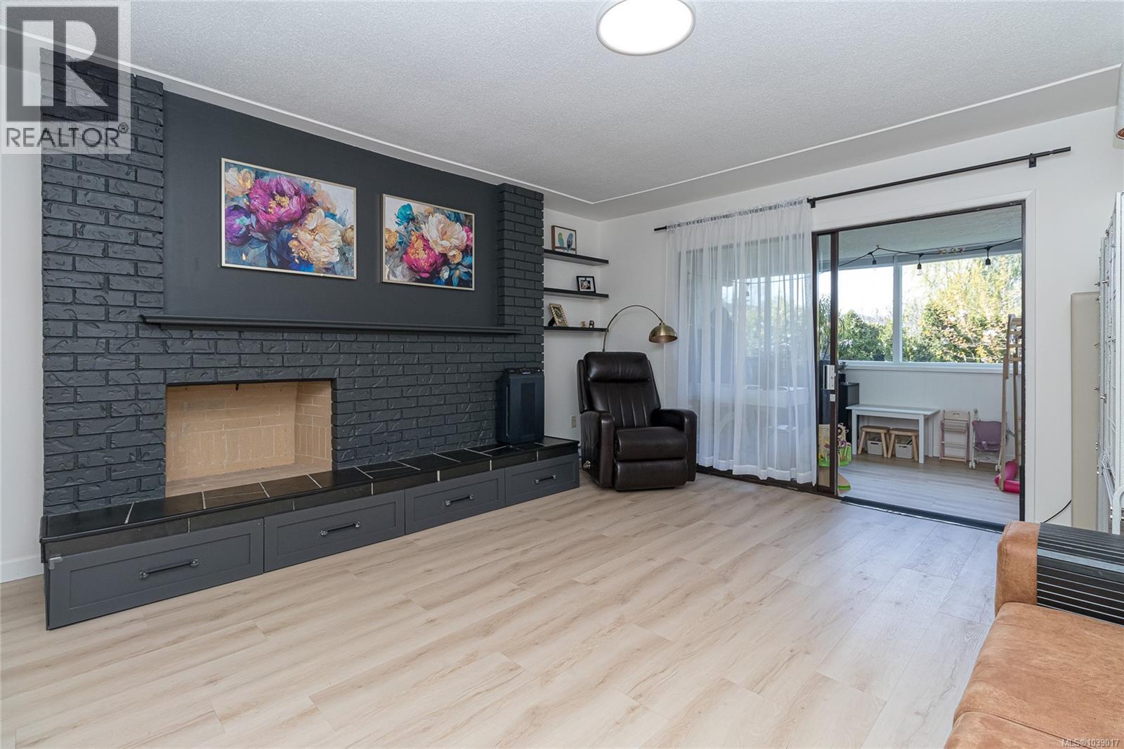 205 3160 Irma St, Victoria
