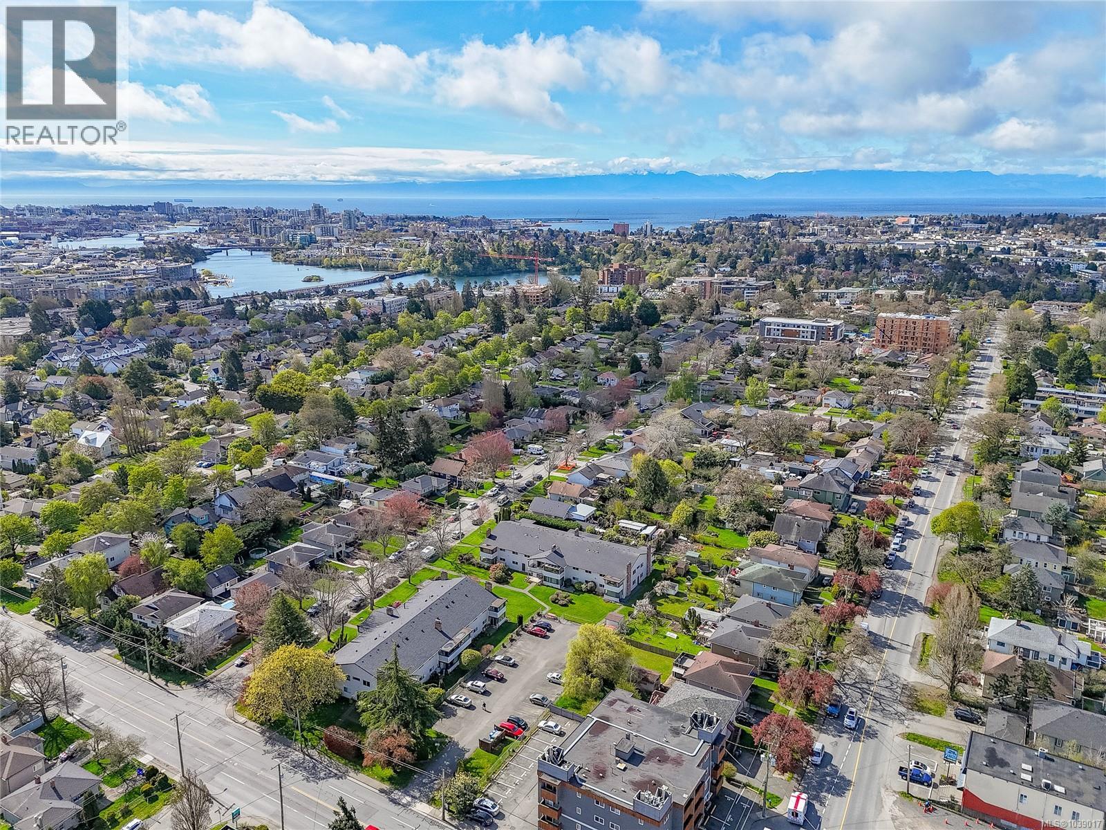205 3160 Irma St, Victoria