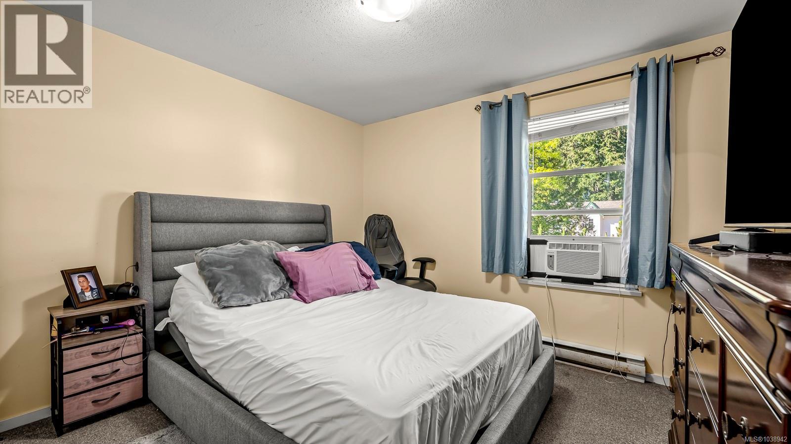 #18 1535 Dingwall Rd - 20