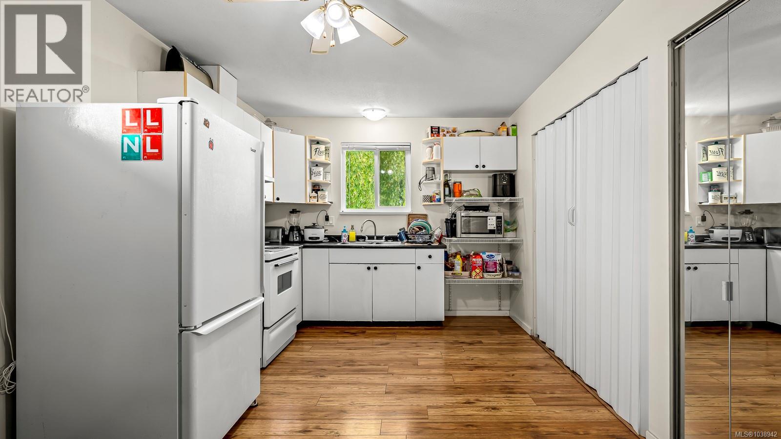 #18 1535 Dingwall Rd - 12