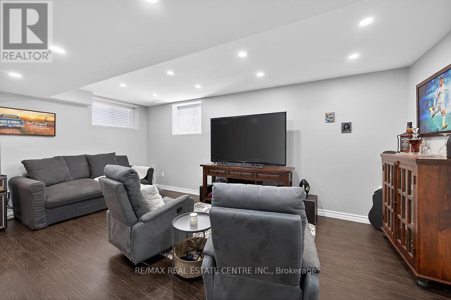 109 RAY STREET N - 35