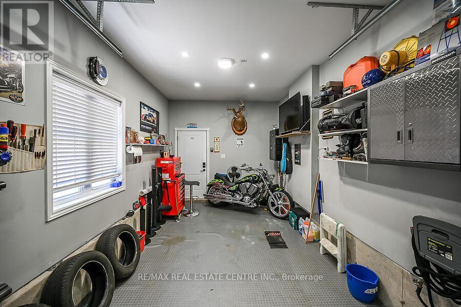 109 RAY STREET N - 43