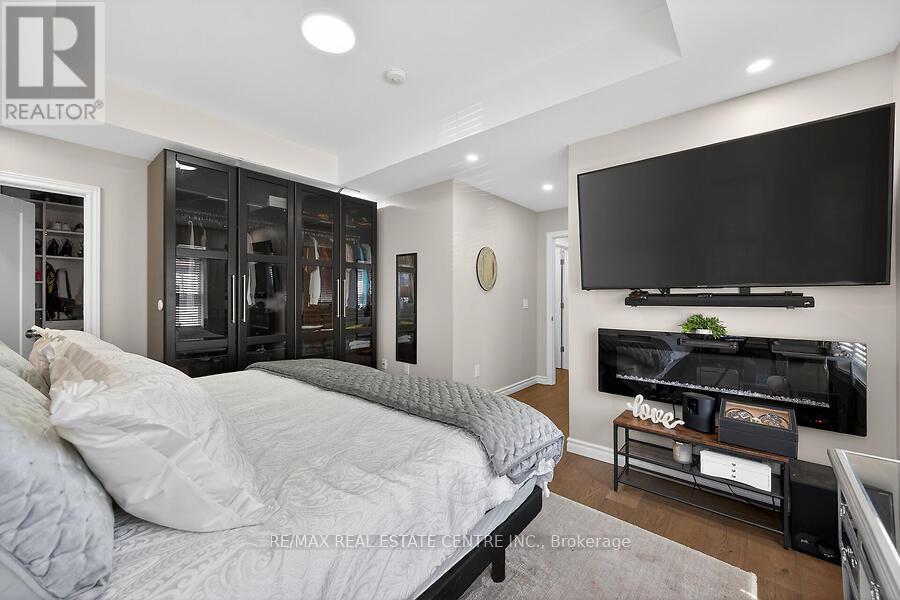 109 RAY STREET N - 26