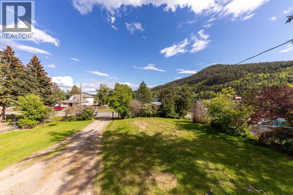 3037 MCCREIGHT Road - 32