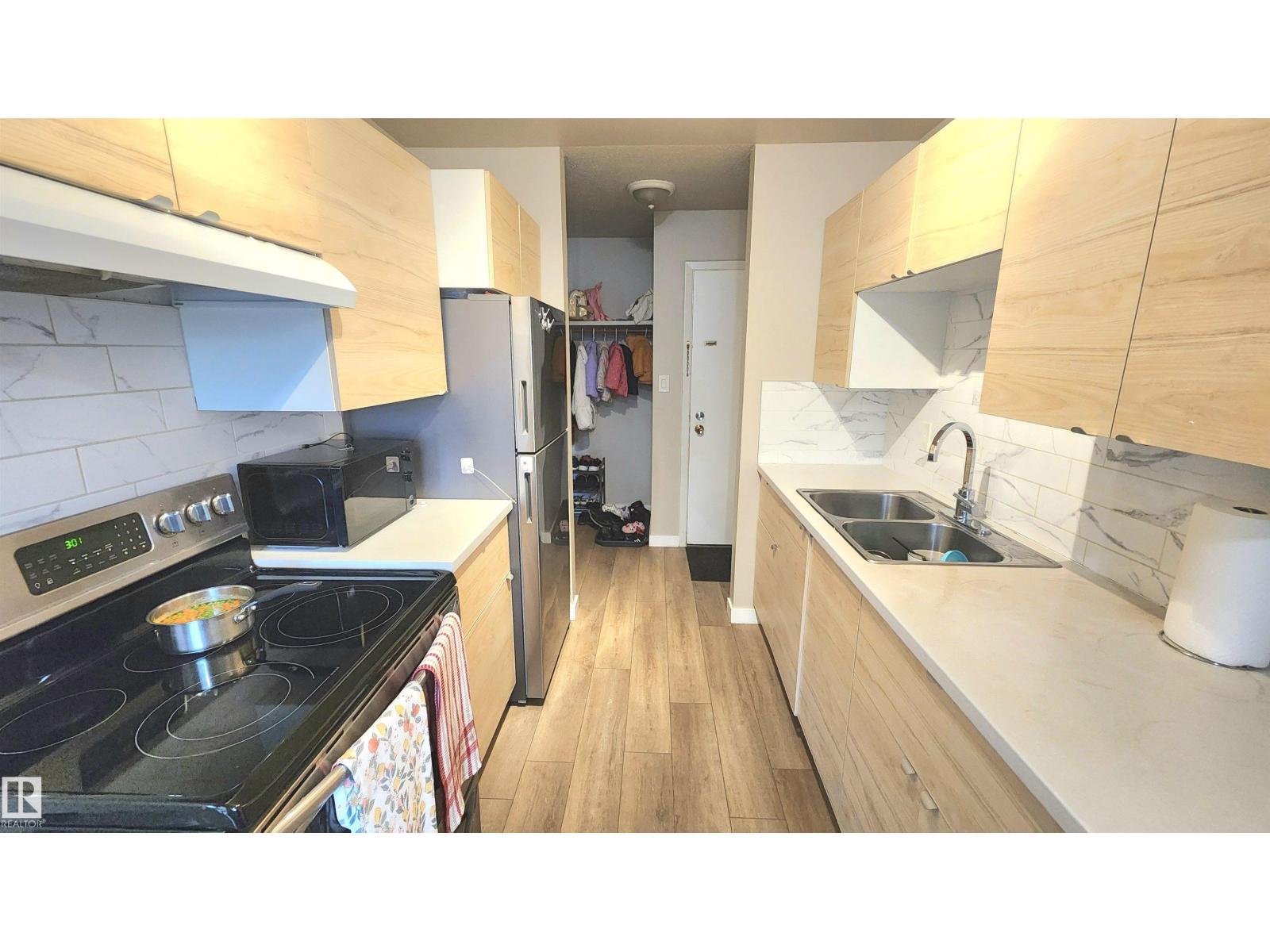 #212 10835 114 ST NW - 11