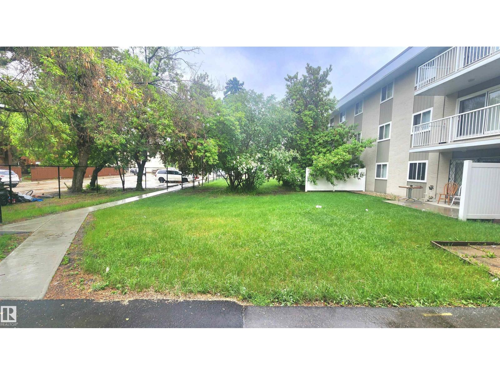 #212 10835 114 ST NW exterior