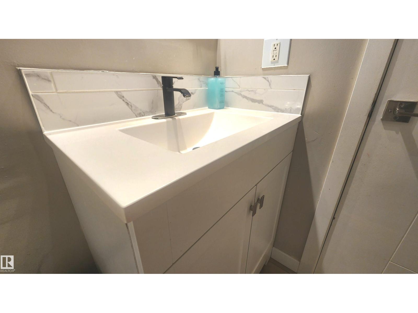 #212 10835 114 ST NW - 23