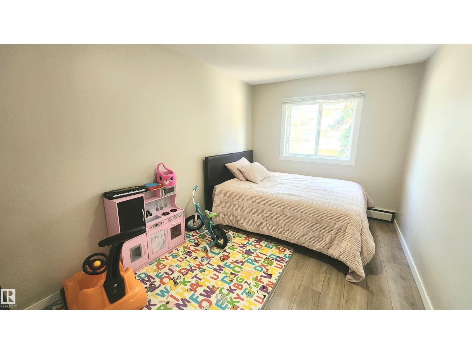 #212 10835 114 ST NW - 26