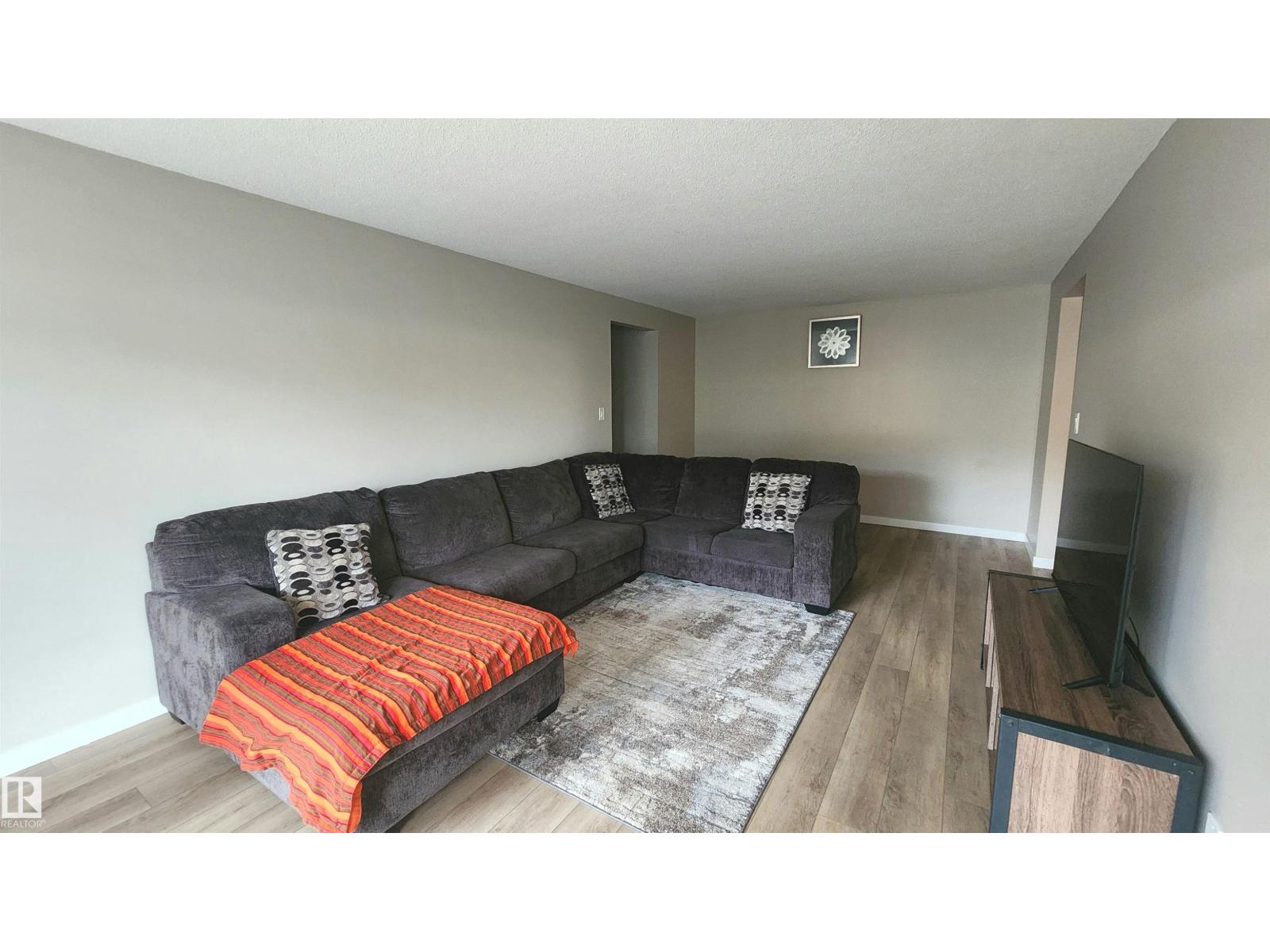 #212 10835 114 ST NW - 7
