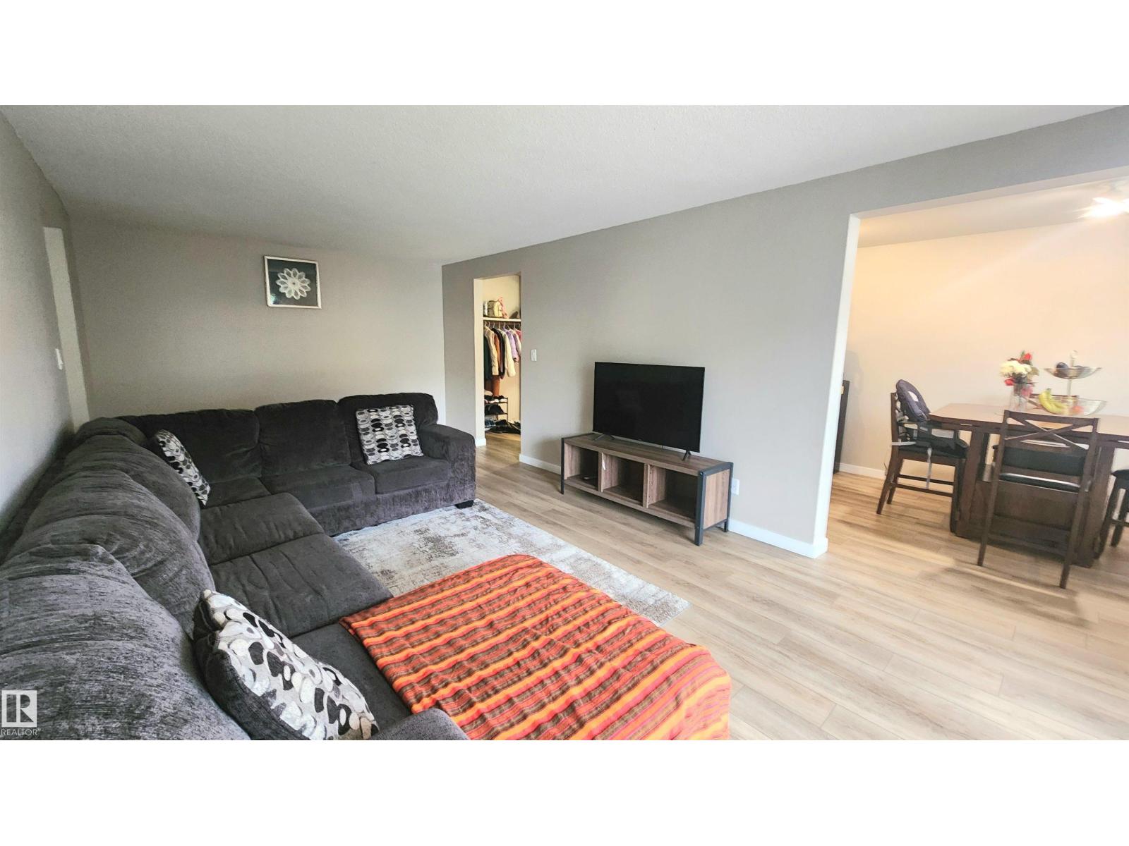 #212 10835 114 ST NW - 8