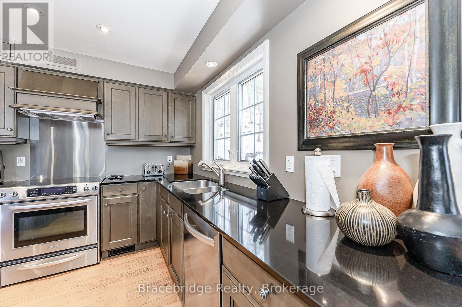 SANDFIELD 3 W3 - 3876 MUSKOKA RD 118 HIGHWAY W - 10