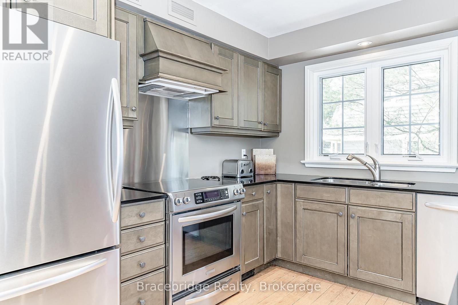 SANDFIELD 3 W3 - 3876 MUSKOKA RD 118 HIGHWAY W - 12