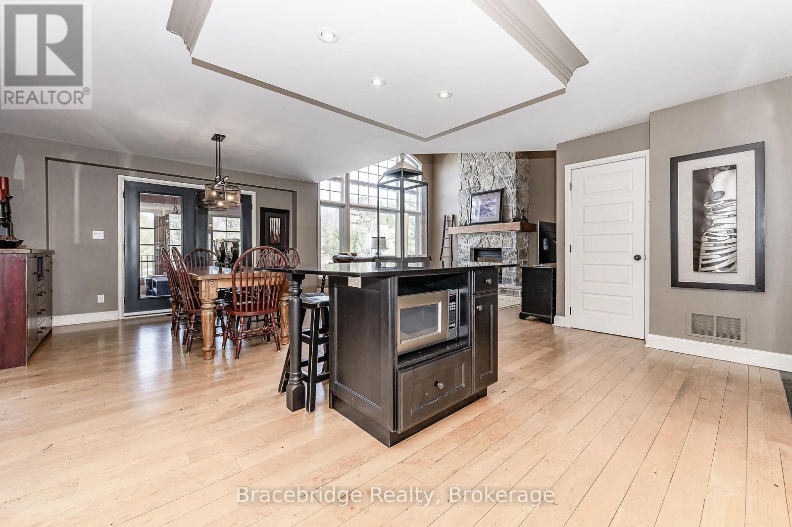 SANDFIELD 3 W3 - 3876 MUSKOKA RD 118 HIGHWAY W - 13