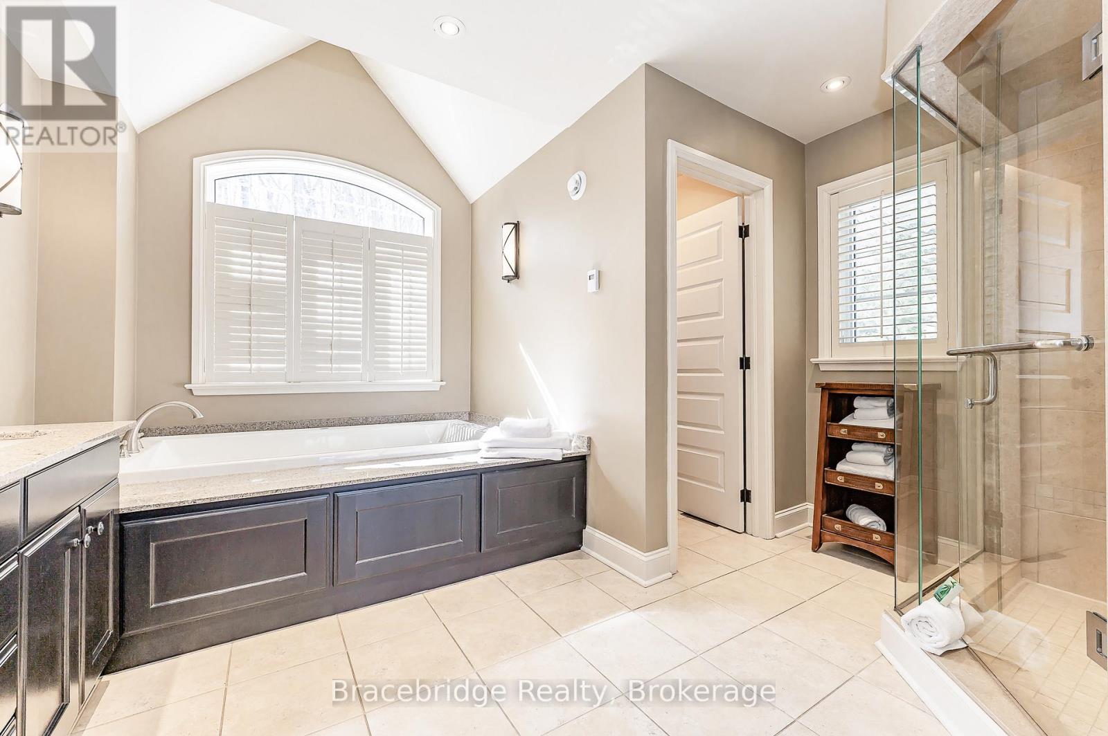 SANDFIELD 3 W3 - 3876 MUSKOKA RD 118 HIGHWAY W - 26