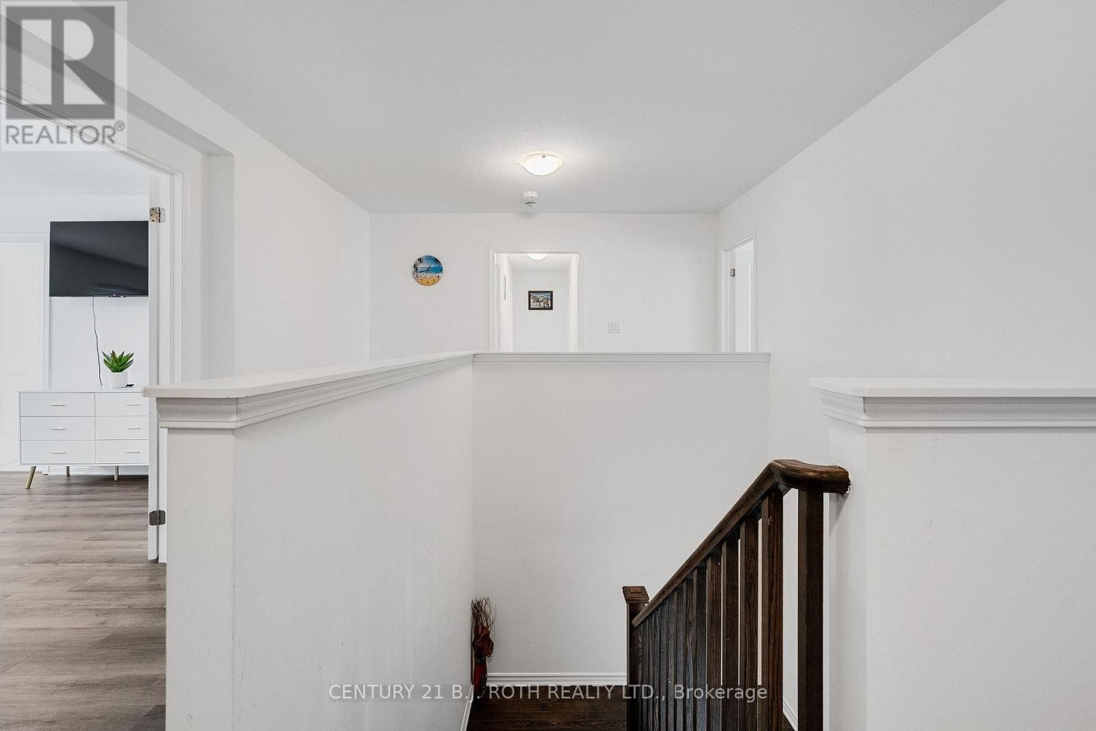 22 DYER CRESCENT - 23