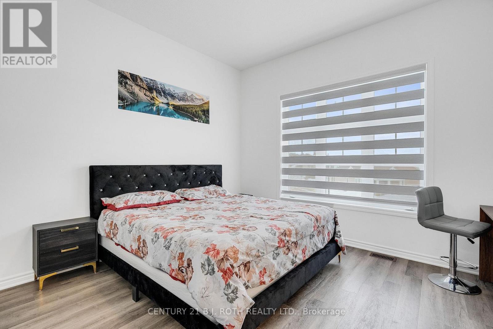 22 DYER CRESCENT - 30