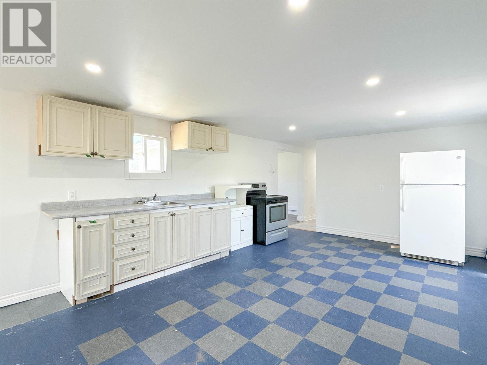 6447 Cardigan Road - 4