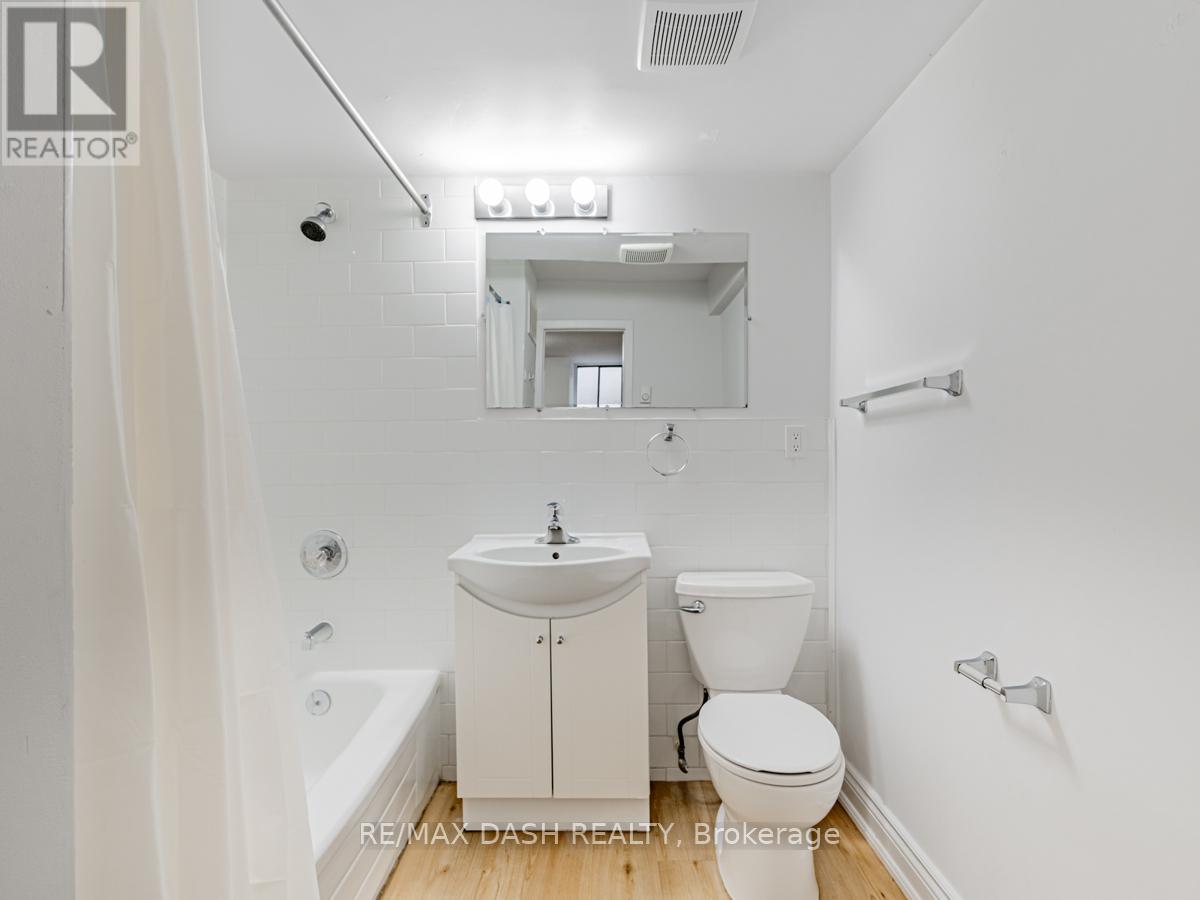 B2 - 663 HURON STREET
