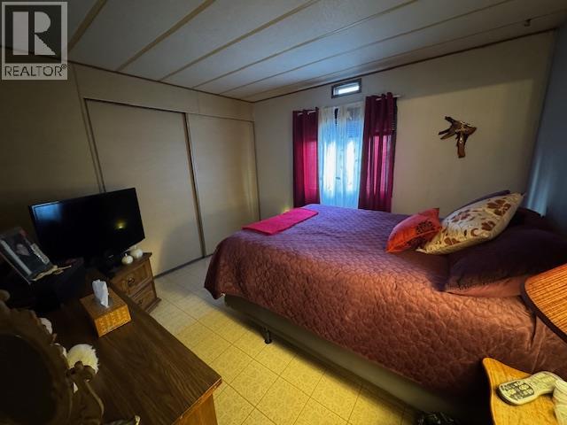 #3 746 Thompson Avenue - 19