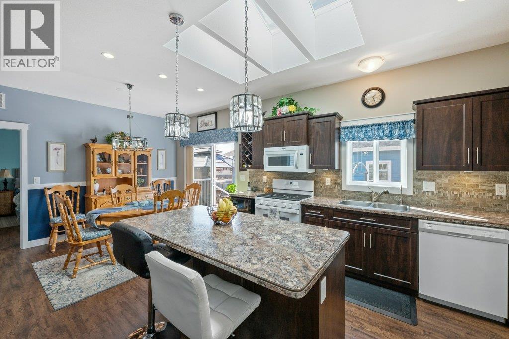 8300 Gallagher Lake Frontage Road Unit# 122, Oliver