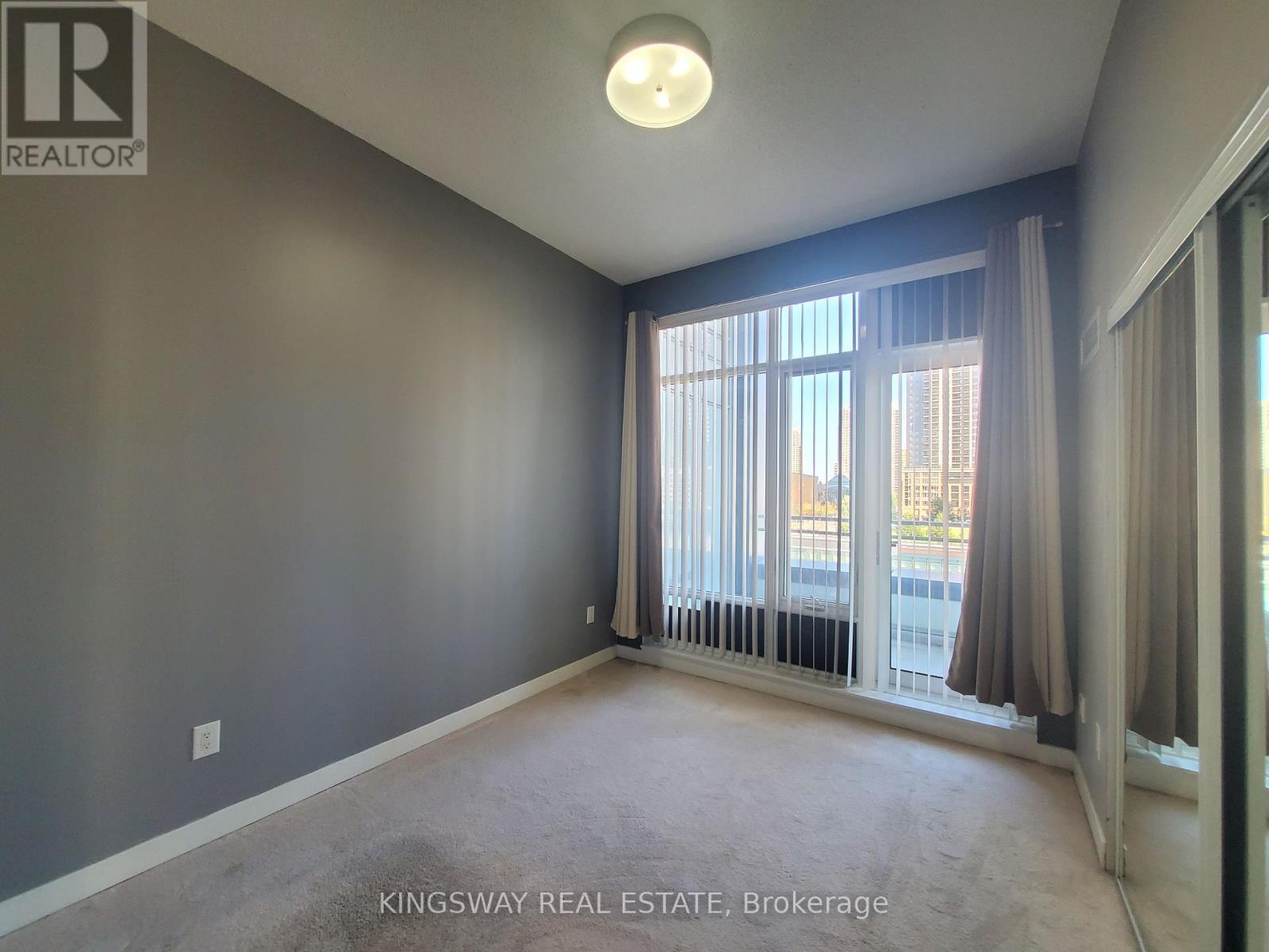 405 - 365 PRINCE OF WALES DRIVE
