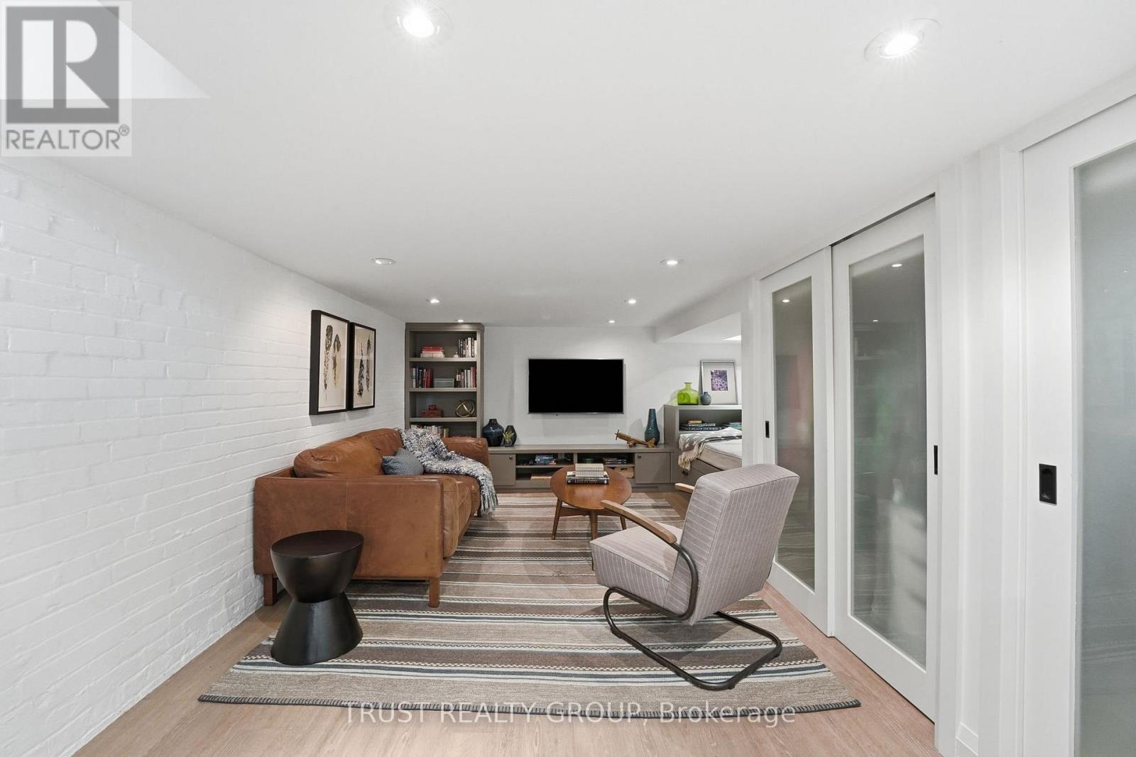 105 PEARSON AVENUE - 25