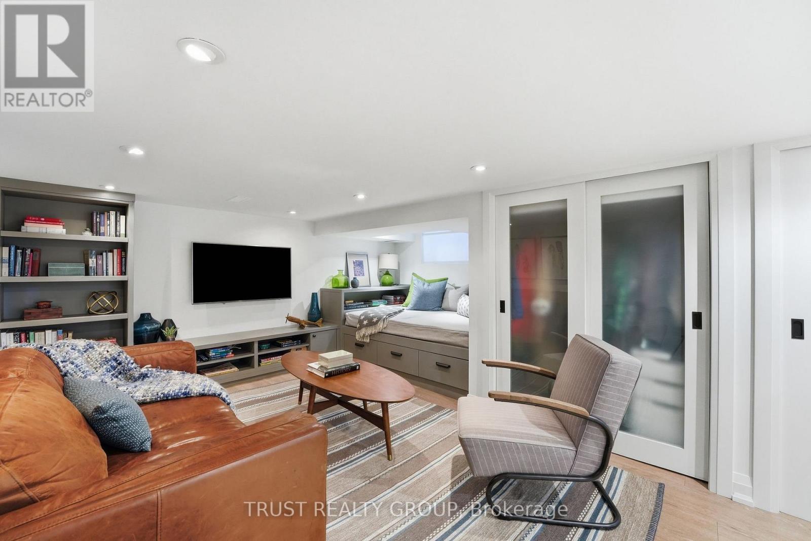105 PEARSON AVENUE - 26