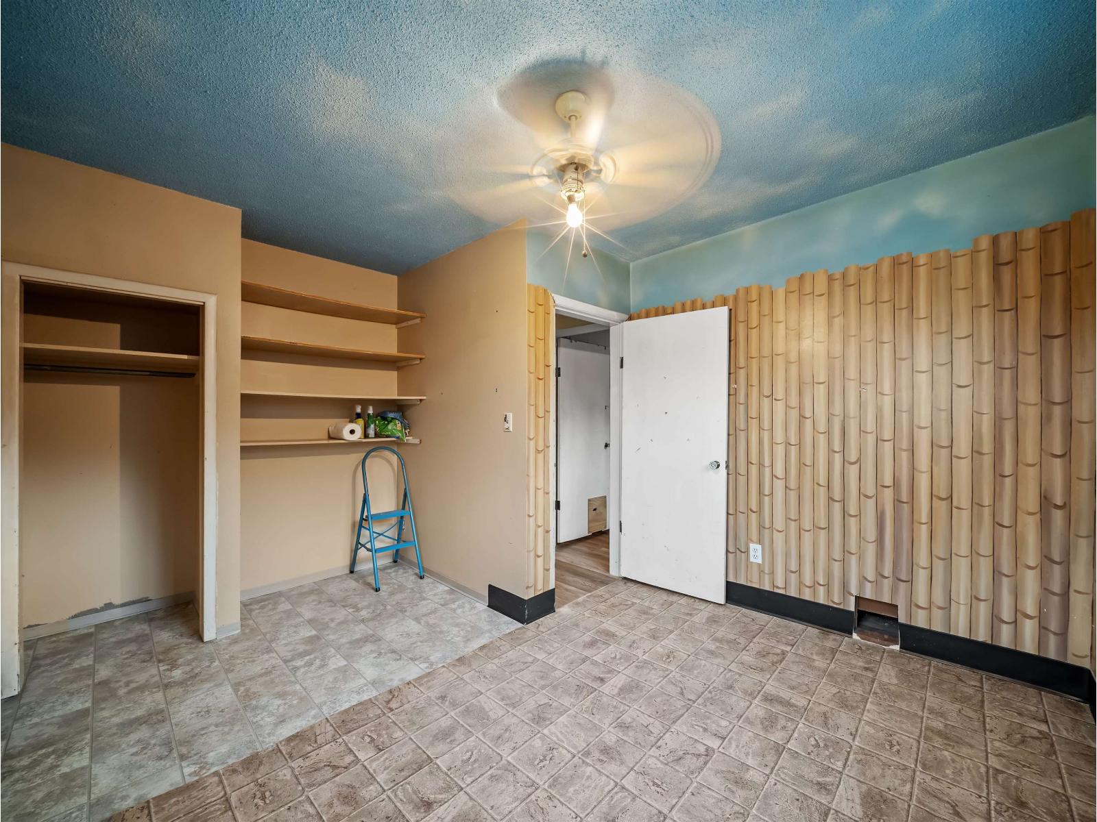 House in Langley - Image 21