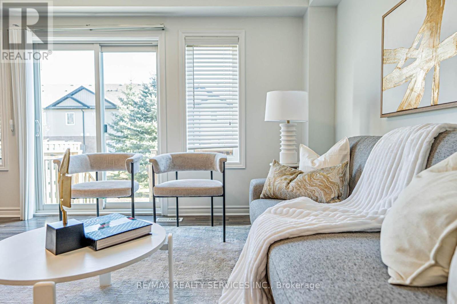 #22 22 ARLINGTON CRESCENT - 11