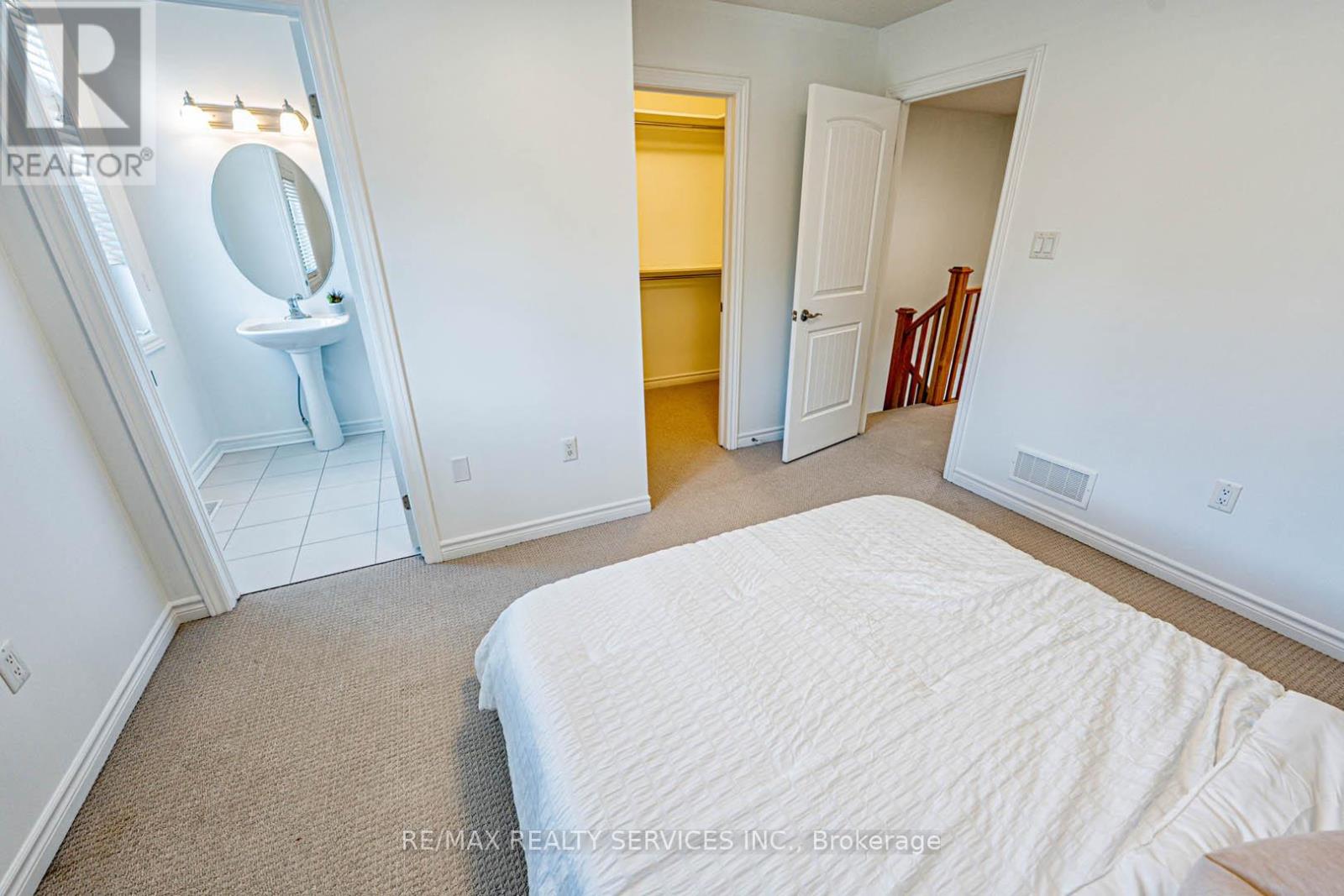 #22 22 ARLINGTON CRESCENT - 14