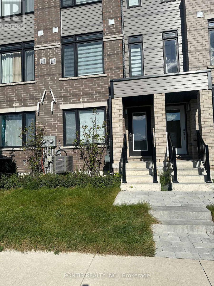 #304 585 COLBORNE STREET E - 1