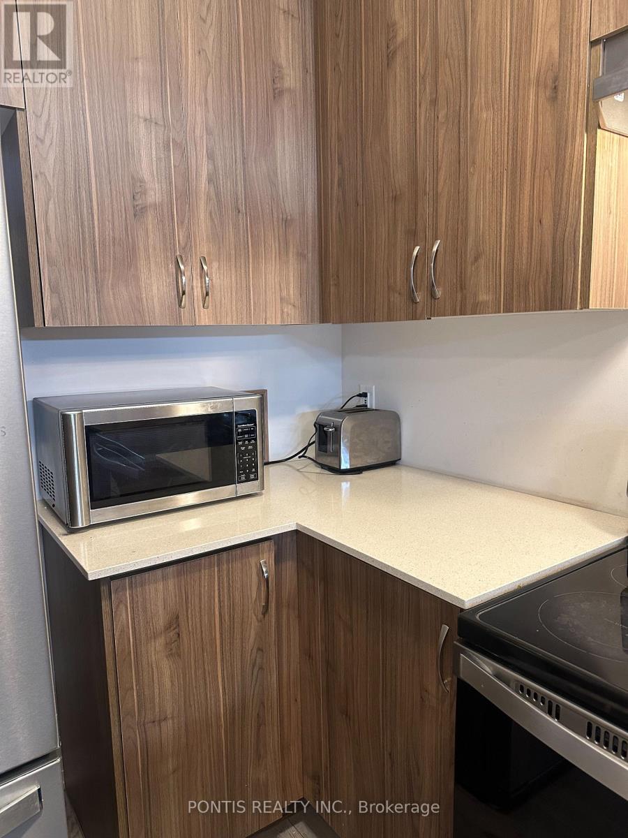 #304 585 COLBORNE STREET E - 22