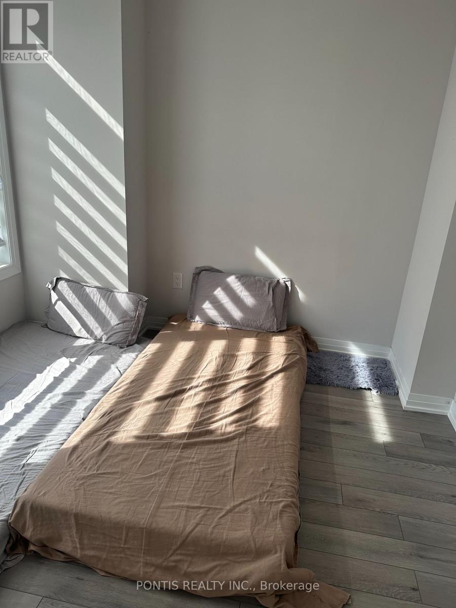 #304 585 COLBORNE STREET E - 26