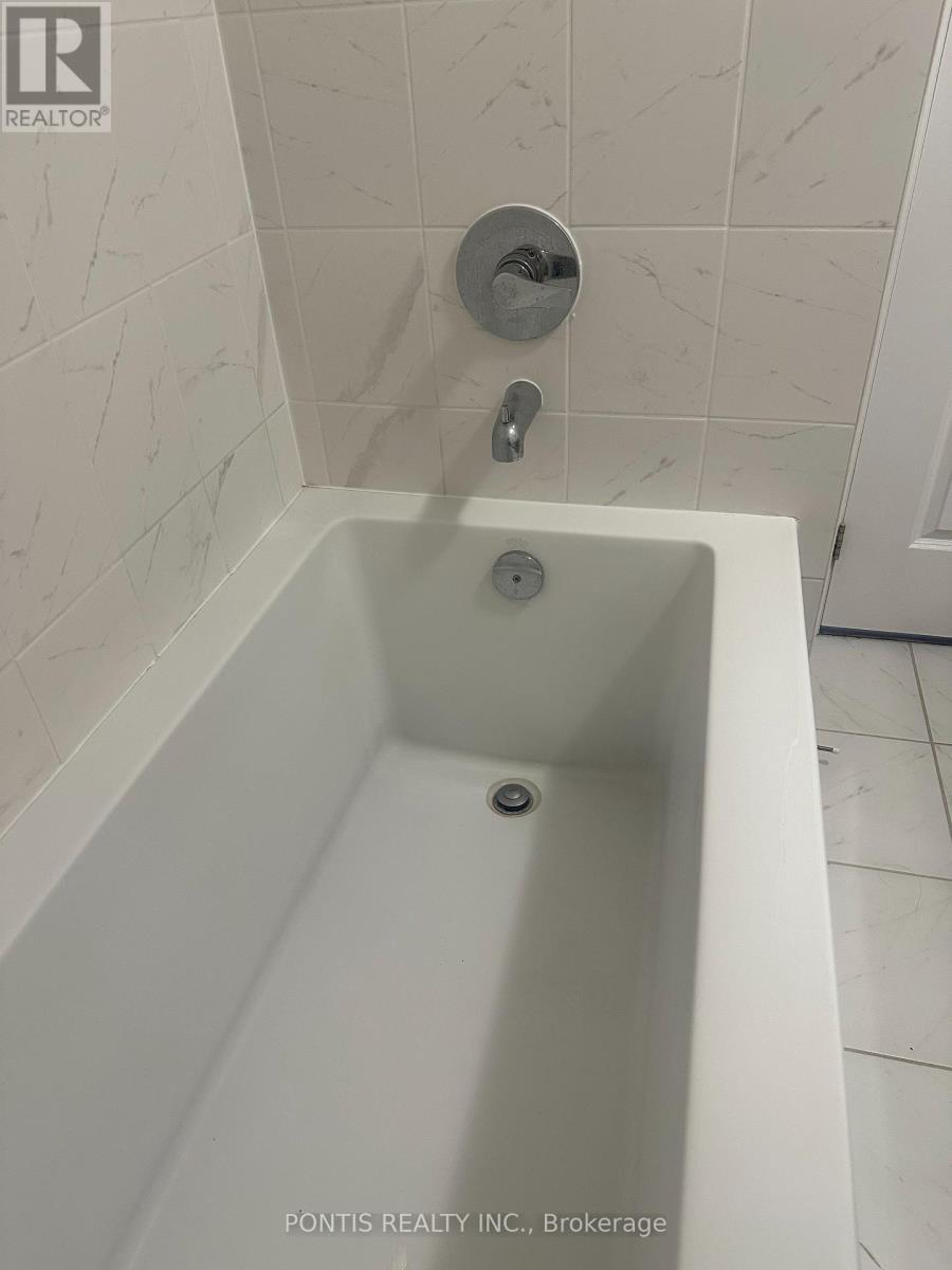 #304 585 COLBORNE STREET E - 28