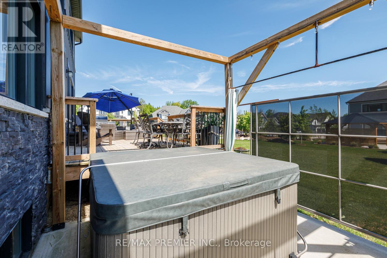 100 STILLWATER CRESCENT - 24