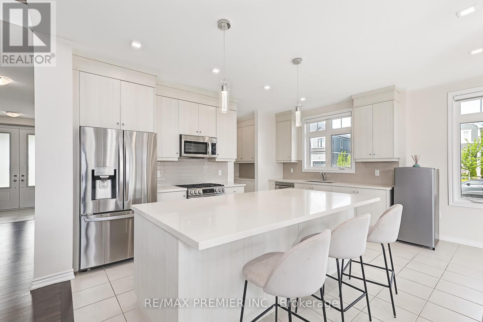 100 STILLWATER CRESCENT - 8