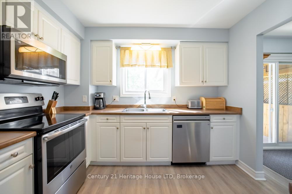20 BALDWIN CIRCLE - 11