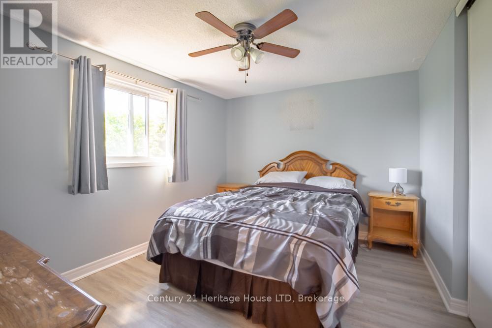 20 BALDWIN CIRCLE - 14