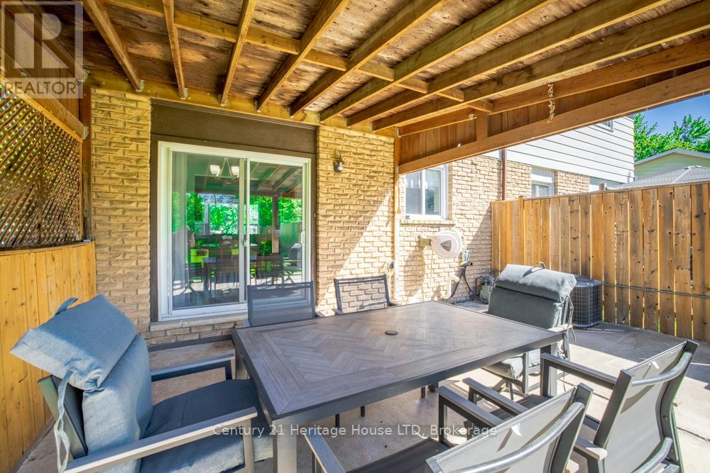 20 BALDWIN CIRCLE - 22